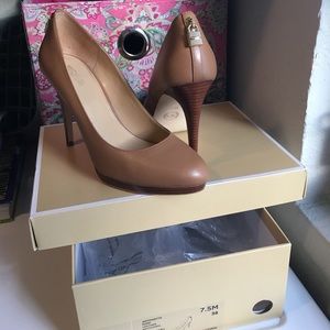 Michael Kors Antoinette Pump Leather in Acorn
